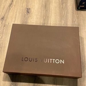 Louis Vuitton box 22x16